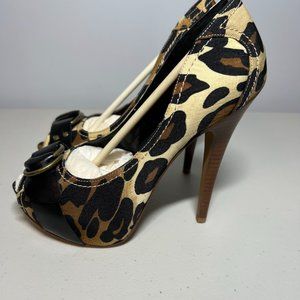 Jessica Simpson Leopard print, Stiletto, peep toe, heels size 6.5